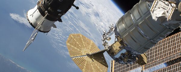 Руски свемирски брод Сојуз МС-09 и теретни брод Нортроп Груман спојени са Међународном свемирском станицом - Sputnik Србија