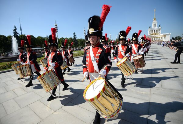 На фестивалу „Спаска кула“ певаће цео Црвени трг - Sputnik Србија