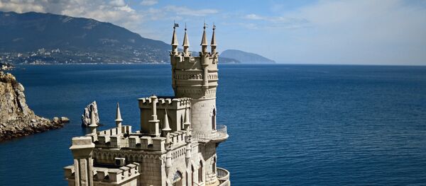 Arhitekturni spomenik Lastavičje gnezdo na Krimu Arhitekturni spomenik Lastavičje gnezdo na Krimu - Sputnik Srbija