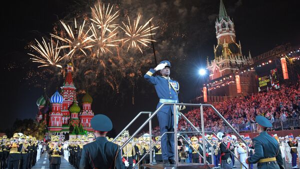 Zatvaranje Međunarodnog vojno-muzičkog festivala Spaska kula na Crvenom trgu u Moskvi - Sputnik Srbija
