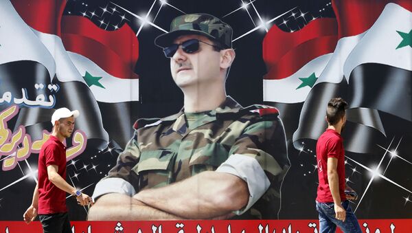 Plakat, izobražaющiй prezidenta Sirii Bašara Asada, na ulice v centre Damaska - Sputnik Srbija