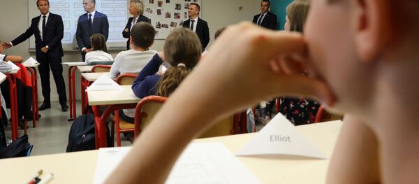 Макрон нашао руског агента и у француској школи (фото) - Sputnik Србија