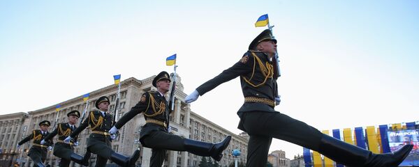 Vojnici na generalnoj probi vojne parade za Dan nezavisnosti Ukrajine u centru Kijeva - Sputnik Srbija