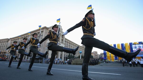 Vojnici na generalnoj probi vojne parade za Dan nezavisnosti Ukrajine u centru Kijeva - Sputnik Srbija