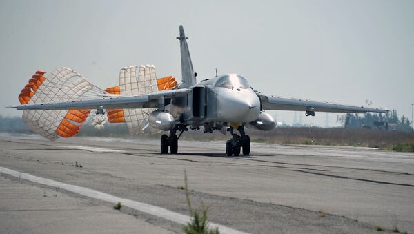 Су-24 у Латакији - Sputnik Србија