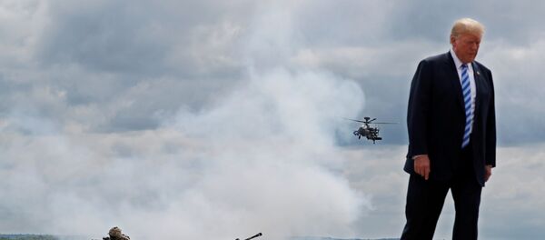 Predsednik SAD Donald Tramp na pokaznim vežbama američke vojske u Fort Dramu - Sputnik Srbija