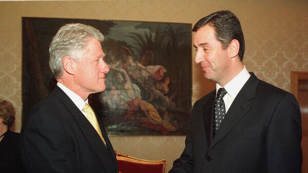 Амерички председник Бил Клинтон и председник Црне Горе Мило Ђукановић током састанка у Љубљани 21. јуна 1999. - Sputnik Србија