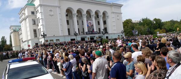 Погребна процесија током сахране лидера ДНР Александра Захарченка - Sputnik Србија