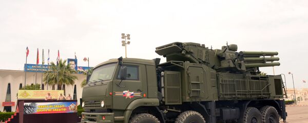 Ракетни ПВО систем са ракетама земља-ваздух комбинованог кратког и средњег домета Панцир С у војној бази Хмејмим у Сирији - Sputnik Србија