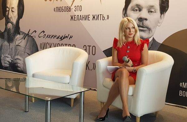 Ivona Jeftić, gradski sekretar za kulturu, na moskovskom sajmu - Sputnik Srbija