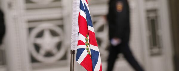 Застава Велике Британије испред амбасаде Русије у Лондону Застава Велике Британије испред амбасаде Русије у Лондону - Sputnik Србија