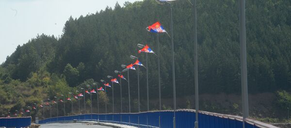 Језеро Газиводе окићено српским заставама - Sputnik Србија