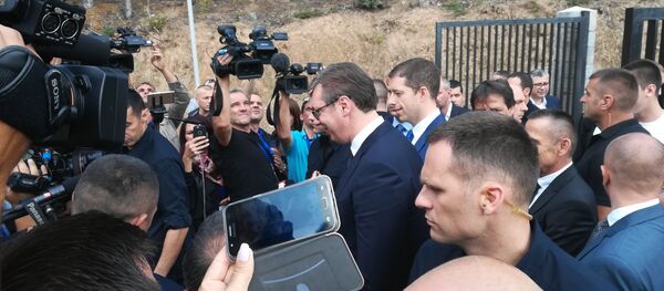 Aleksandar Vučić sa novinarima na jezeru Gazivode Aleksandar Vučić sa novinarima na jezeru Gazivode - Sputnik Srbija