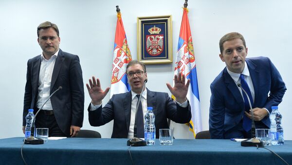 Nikola Selaković, Aleksandar Vučić i Marko Đurić u razgovoru sa političkim predstavnicima Srba na Kosovu i Metohiji. - Sputnik Srbija