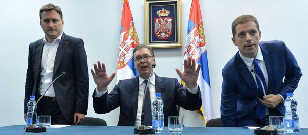 Nikola Selaković, Aleksandar Vučić i Marko Đurić u razgovoru sa političkim predstavnicima Srba na Kosovu i Metohiji. - Sputnik Srbija