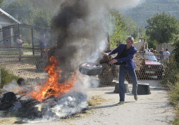 Албанци блокирају прилазе селу Бање на Косову и Метохији Албанци блокирају прилазе селу Бање на Косову и Метохији - Sputnik Србија
