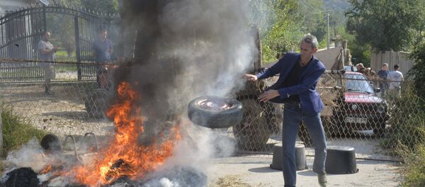 Албанци блокирају прилазе селу Бање на Косову и Метохији Албанци блокирају прилазе селу Бање на Косову и Метохији - Sputnik Србија