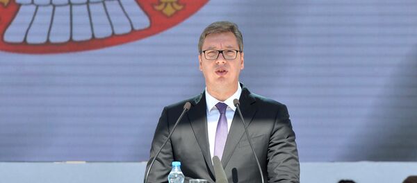 Председник Србије Александар Вуциц на скупу на централном тргу, код споменика цару Лазару у Косовској Митровици. Председник Србије Александар Вуциц на скупу на централном тргу, код споменика цару Лазару у Косовској Митровици. - Sputnik Србија