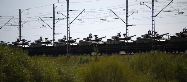 Ешалони са војницима и војном техником кинеске војске који ће учествовати на војним вежбама Восток 2018 долазе у Забајкаљск Ешалони са војницима и војном техником кинеске војске који ће учествовати на војним вежбама Восток 2018 долазе у Забајкаљск - Sputnik Србија