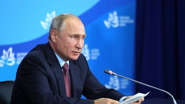 Predsednik Rusije Vladimir Putin na IV Istočnom ekonomskom forumu - Sputnik Srbija