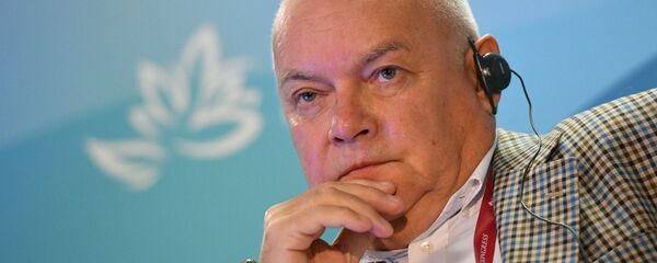 Generalni direktor novinske agencije Rusija sevodnja Dmitrij Kiseljov na Istočnom ekonomskom forumu u Vladivostoku Generalni direktor novinske agencije Rusija sevodnja Dmitrij Kiseljov na Istočnom ekonomskom forumu u Vladivostoku - Sputnik Srbija