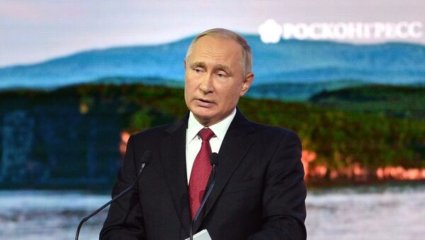 Председник Русије Владимир Путин говори на Источном економском форуму у Владивостоку - Sputnik Србија