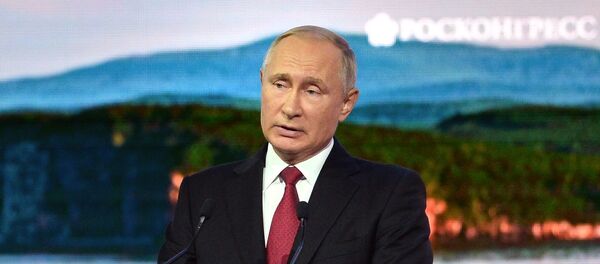 Председник Русије Владимир Путин говори на Источном економском форуму у Владивостоку - Sputnik Србија