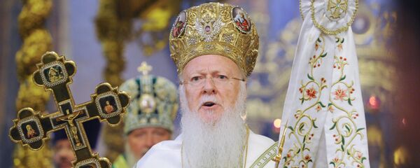 Vaseljenski patrijarh Vartolomej tokom liturgije Vaseljenski patrijarh Vartolomej tokom liturgije - Sputnik Srbija
