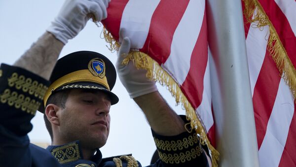 Припадници војске Косова поред заставе САД у Приштини  - Sputnik Србија