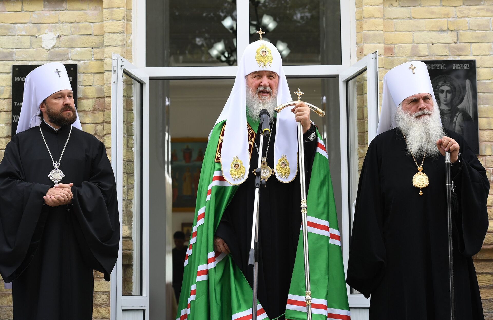 Patriarh Moskovski i cele Rusije Kiril, mitropolit Volokolamski Ilarion i mitropolit Taškentski Vikentije - Sputnik Srbija, 1920, 07.01.2022