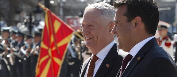 Џејмс Матис и Зоран Заев Џејмс Матис и Зоран Заев - Sputnik Србија