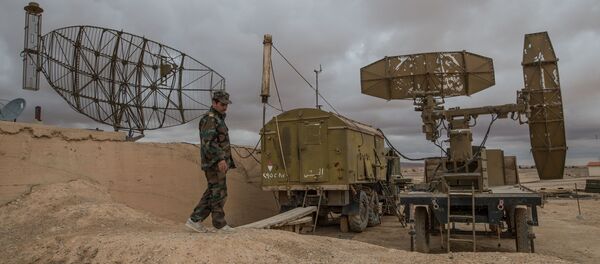 Припадници сиријске војске поред радара у бази сиријске авијације у провинцији Хомс - Sputnik Србија