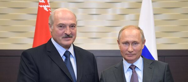 Председници Белорусије и Русије, Александар Лукашенко и Владимир Путин на састанку у Сочију - Sputnik Србија