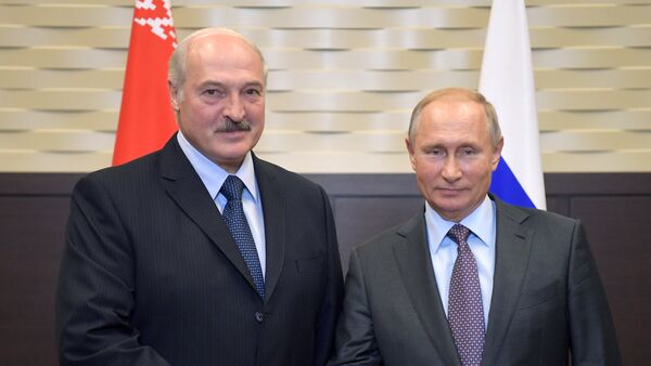 Председници Белорусије и Русије, Александар Лукашенко и Владимир Путин на састанку у Сочију - Sputnik Србија