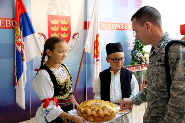 Војник гарде Охаја у посети Краљеву 7. септембра ове године, на братимљењу тог града са Јужним Јуклидом. Војник гарде Охаја у посети Краљеву 7. септембра ове године, на братимљењу тог града са Јужним Јуклидом. - Sputnik Србија