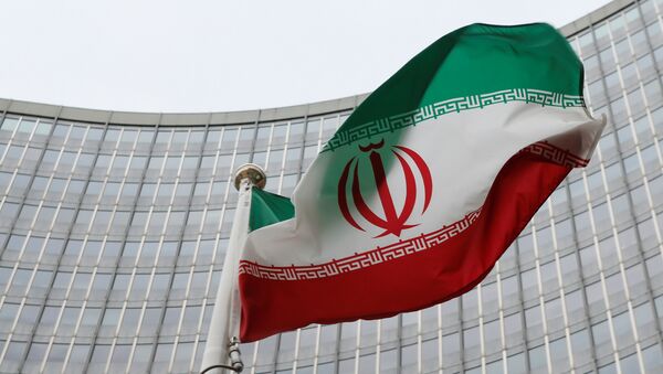 Иранска застава испред зграде Међународне агенције за атомску енергију (ИАЕА) у Бечу - Sputnik Србија