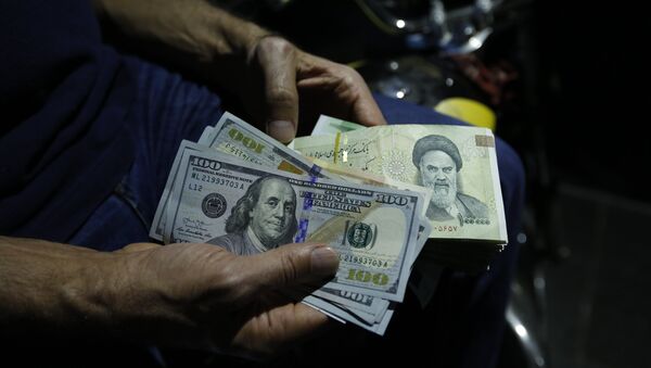 Iranski rijali  i američki dolari - Sputnik Srbija