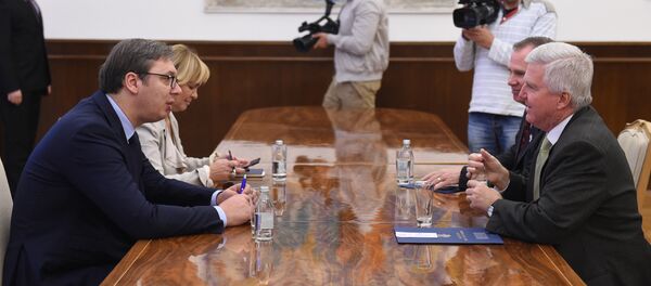 Predsednik Srbije Aleksandar Vučić na sastanku sa ambasadorom SAD Kajlom Skotom Predsednik Srbije Aleksandar Vučić na sastanku sa ambasadorom SAD Kajlom Skotom - Sputnik Srbija