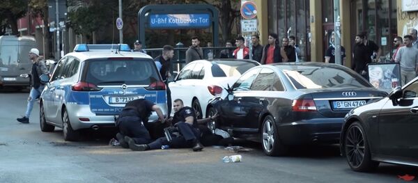 Бруталност полиције у Берлину - Sputnik Србија