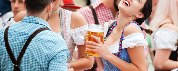 Posetiteli na otkrыtii tradicionnogo pivnogo festivalя Oktoberfest v Mюnhene - Sputnik Srbija