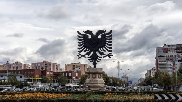 Grb Albanije u Tirani - Sputnik Srbija