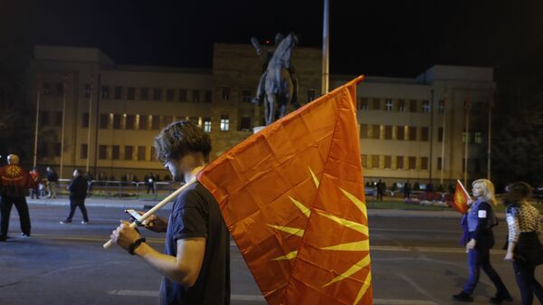 Славље у Скопљу после референдума - Sputnik Србија
