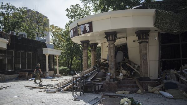 Uništeni kafić Separ u Donjecku u kojem je u eksploziji poginuo lider DNR Aleksandar Zaharčenko - Sputnik Srbija