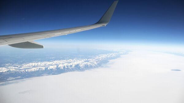 Pogled na jezero Bajkal iz aviona - Sputnik Srbija