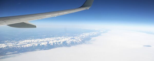 Поглед на језеро Бајкал из авиона Поглед на језеро Бајкал из авиона - Sputnik Србија