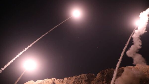 Револуционарна гарда Ирана испаљује ракете из града Керманшах на западу земље на положаје ДАЕШ-а у Сирији - Sputnik Србија