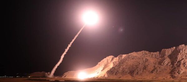 Револуционарна гарда Ирана испаљује ракете из града Керманшах на западу Ирана на положаје ДАЕШ-а у Сирији Револуционарна гарда Ирана испаљује ракете из града Керманшах на западу Ирана на положаје ДАЕШ-а у Сирији - Sputnik Србија