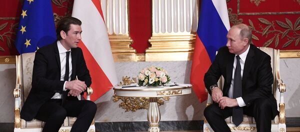 Аустријски канцелар Себастијан Курц и председник Русије Владимир Путин у Санкт Петербургу Аустријски канцелар Себастијан Курц и председник Русије Владимир Путин у Санкт Петербургу - Sputnik Србија