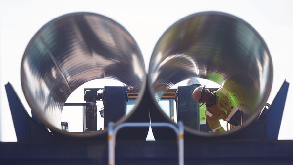 Инжењери прегледају цеви за гасовод Северни ток 2 у Финској - Sputnik Србија