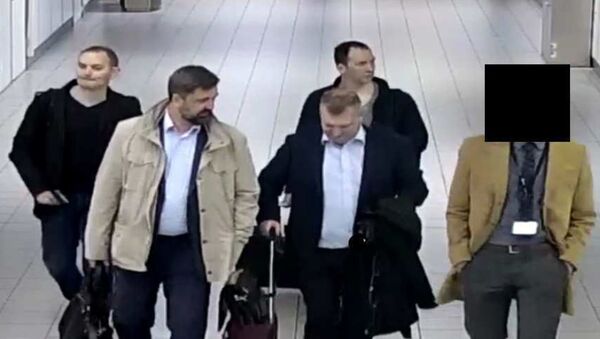 Četiri muškarca koja su iz Moskve doletela u Amsterdam 10. aprila uhapsile su vlasti Holandije - Sputnik Srbija